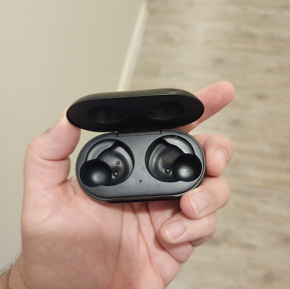Samsung galaxy  ear bud  just case